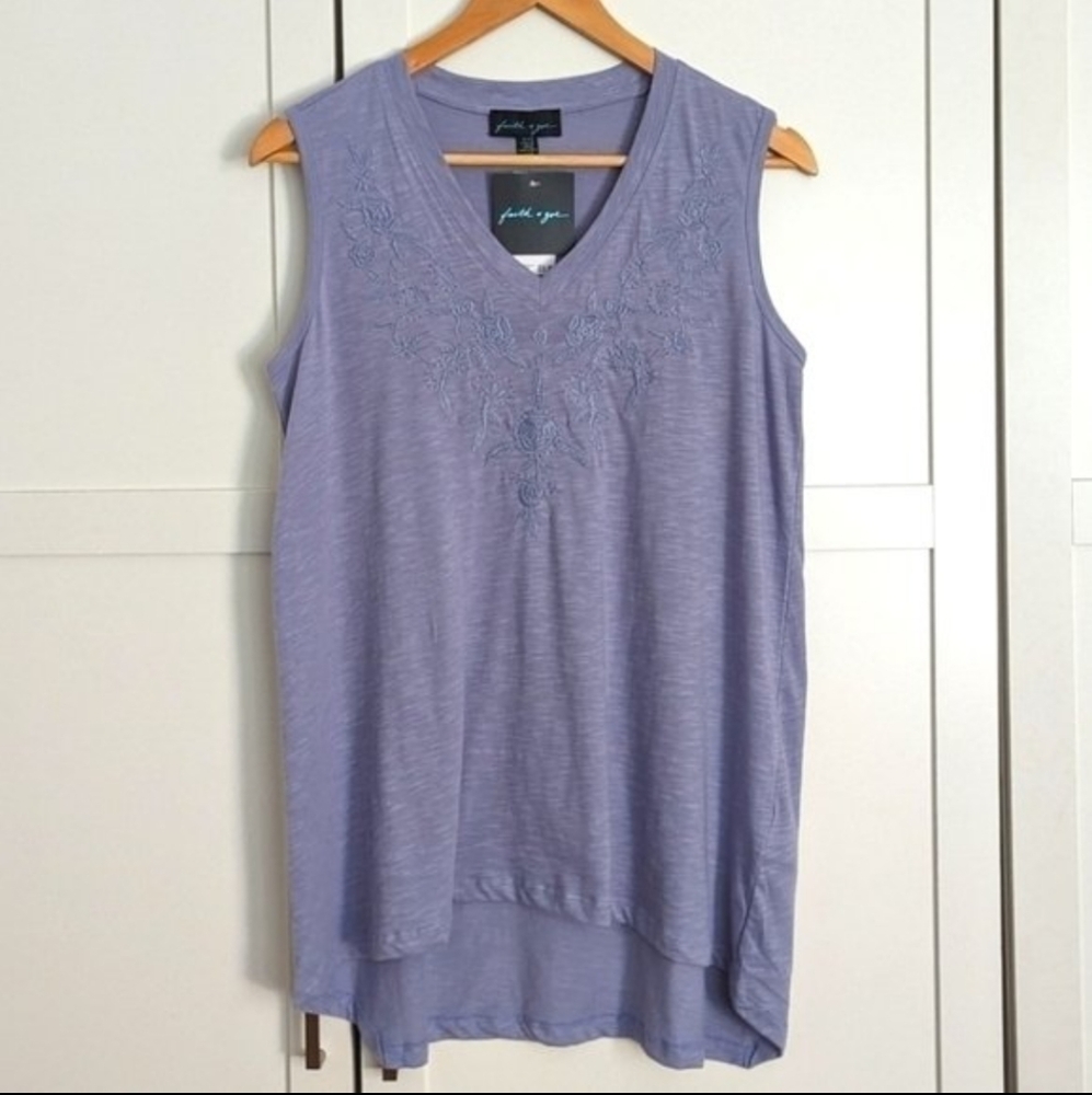 FAITH & ZOE | Sleeveless Blue Floral V-Neck Top Size Small